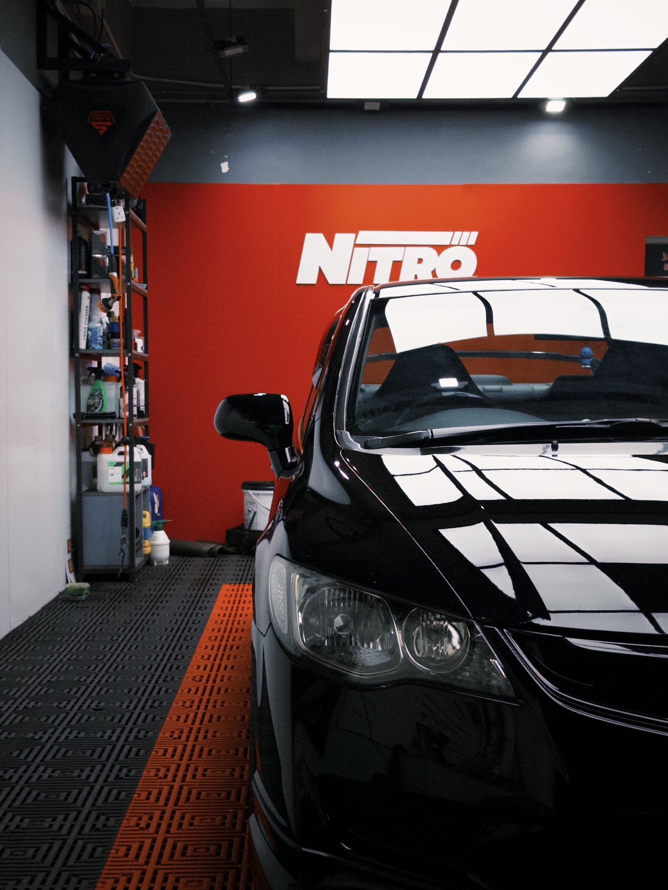Car inside the Nitro bay