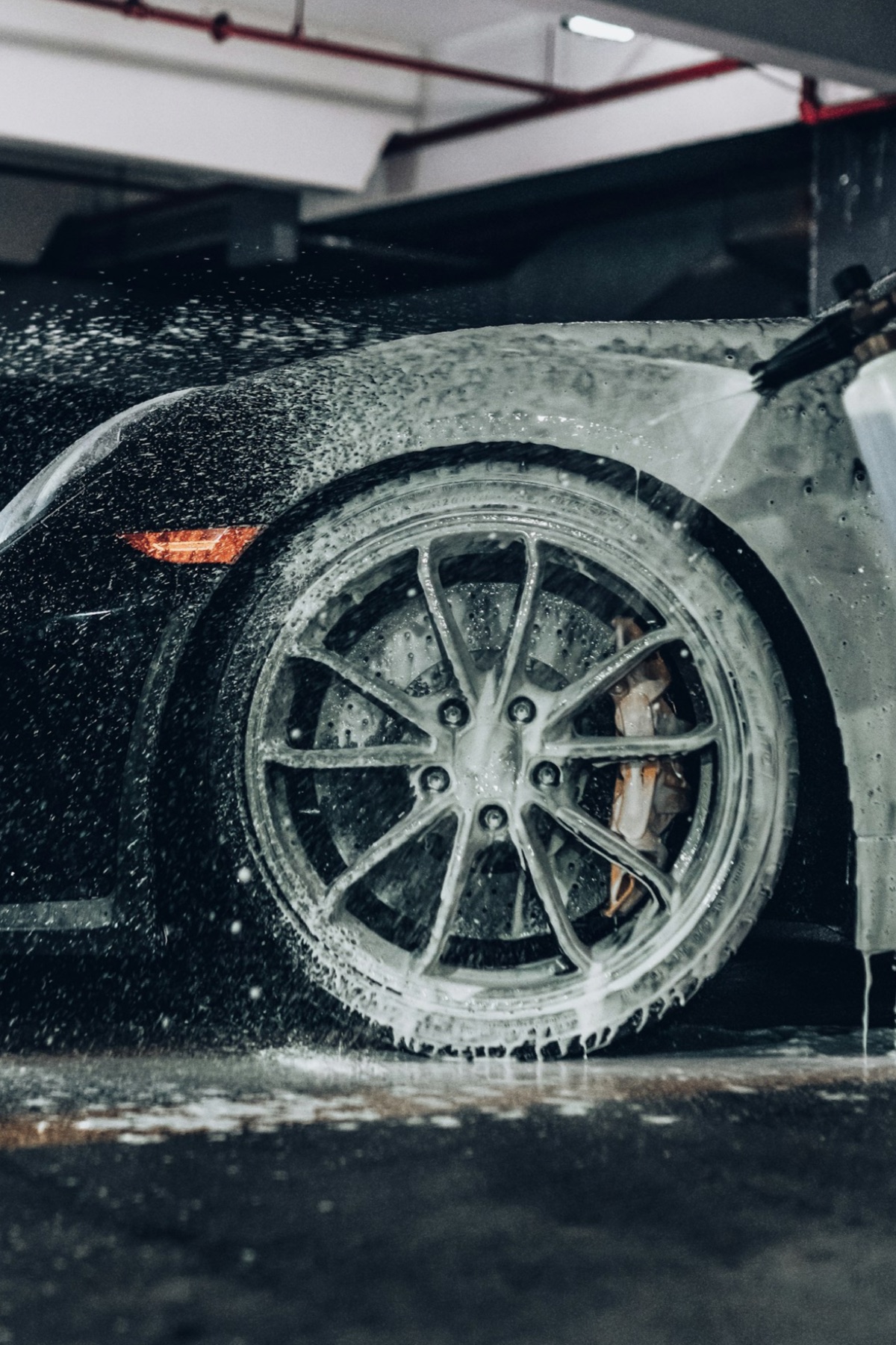 Hand washing a rim with dedicated shampoo